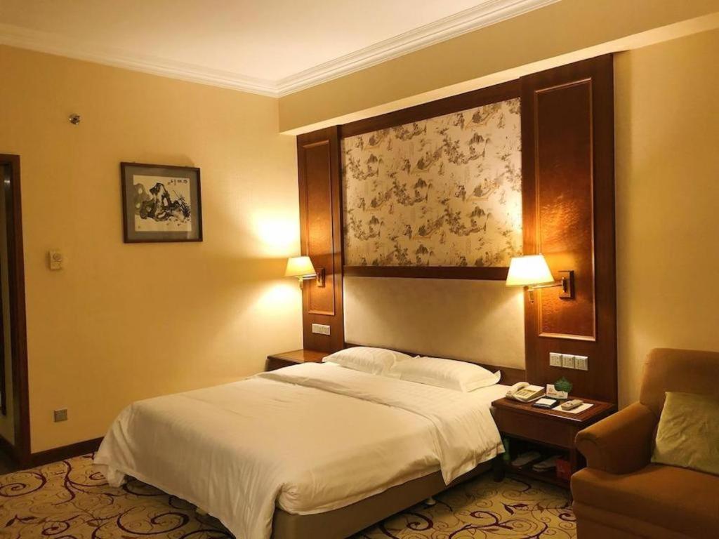 Fenggang Gladden Hotel Tiantangwei Luaran gambar