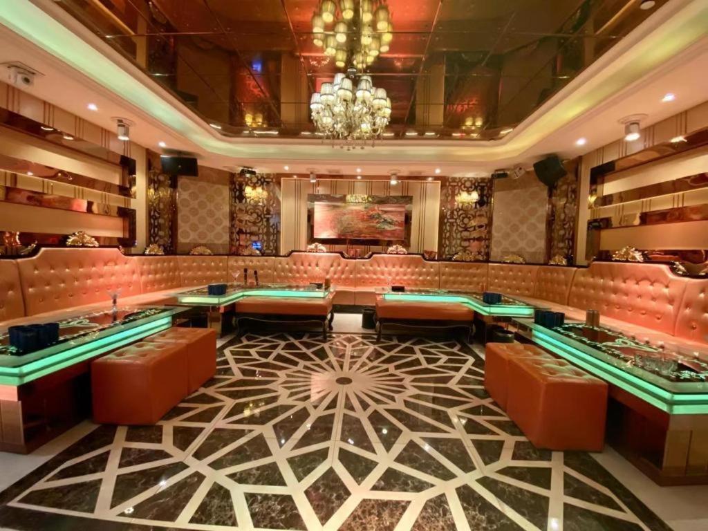 Fenggang Gladden Hotel Tiantangwei Luaran gambar