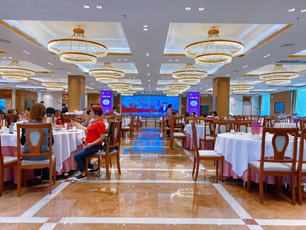 Fenggang Gladden Hotel Tiantangwei Luaran gambar
