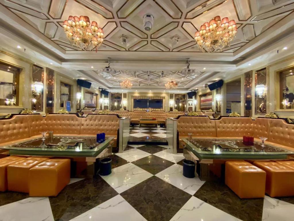 Fenggang Gladden Hotel Tiantangwei Luaran gambar