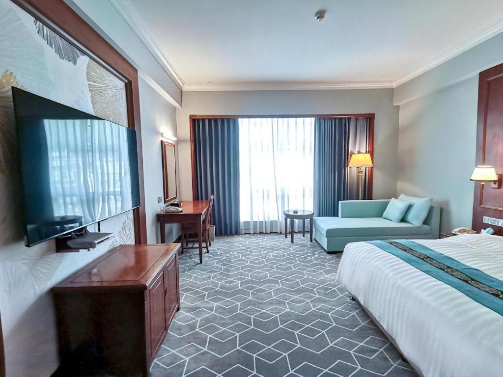 Fenggang Gladden Hotel Tiantangwei Luaran gambar