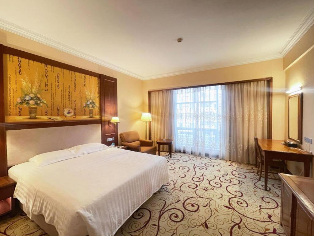 Fenggang Gladden Hotel Tiantangwei Luaran gambar